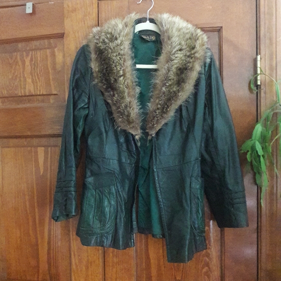 Vintage Leather Jacket with Fur Collar - Picture 4 of 16